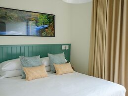 Meadow 2 Bedroom Lodge 7