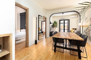 Vista by halu' Spacious City Centre Home