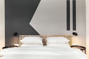 Vista by halu' Spacious City Centre Home