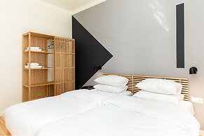 Vista by halu' Spacious City Centre Home