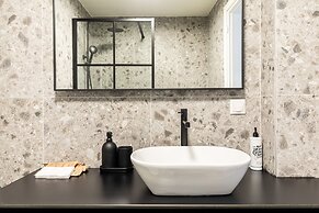 Vista by halu' Spacious City Centre Home