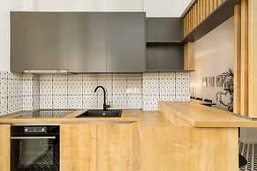 Vista by halu' Spacious City Centre Home