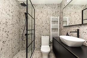 Vista by halu' Spacious City Centre Home