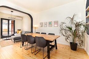 Vista by halu' Spacious City Centre Home