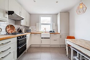 Colourful Southfields Charm
