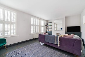 Colourful Southfields Charm
