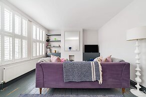 Colourful Southfields Charm