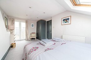 Colourful Southfields Charm