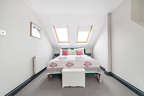 Colourful Southfields Charm