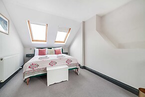 Colourful Southfields Charm