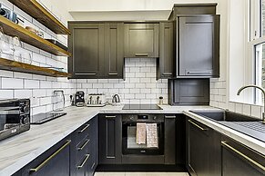 The Shepherd's Bush Hideaway