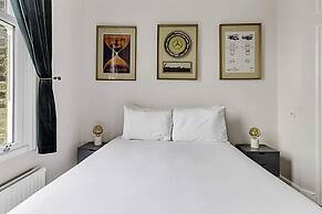 The Shepherd's Bush Hideaway