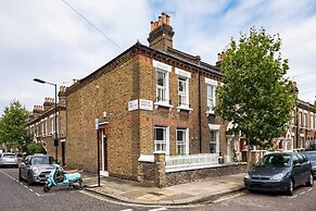 Charming Golborne Escape