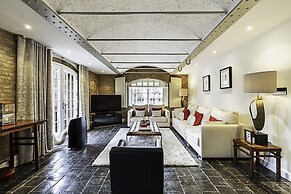 Charming Home in St Katharine Docks