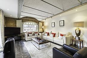 Charming Home in St Katharine Docks