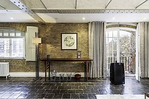 Charming Home in St Katharine Docks