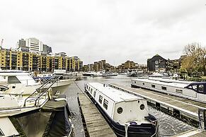 Charming Home in St Katharine Docks