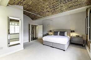 Charming Home in St Katharine Docks