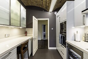 Charming Home in St Katharine Docks