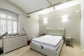 Charming Home in St Katharine Docks