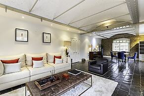 Charming Home in St Katharine Docks