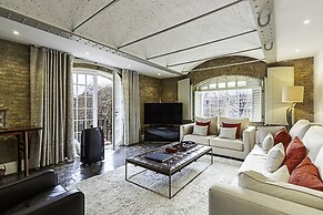 Charming Home in St Katharine Docks