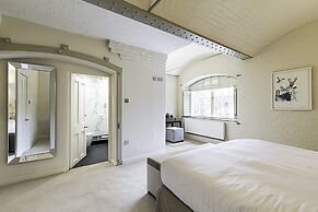 Charming Home in St Katharine Docks