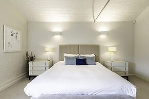 Charming Home in St Katharine Docks