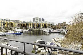Charming Home in St Katharine Docks