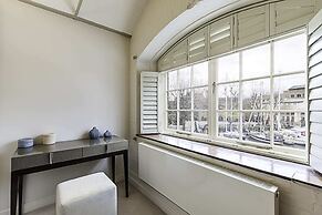 Charming Home in St Katharine Docks