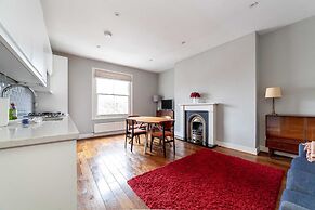 Modern 2-bed Flat in Shepherds Bush - Comfort & Style!