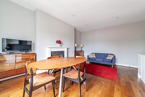Modern 2-bed Flat in Shepherds Bush - Comfort & Style!