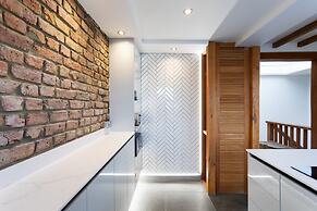 Bright Maida Vale Apartment