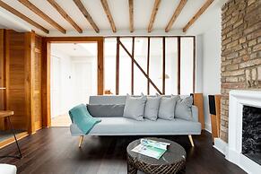 Bright Maida Vale Apartment