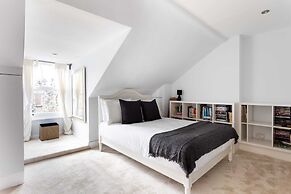 Bright Maida Vale Apartment