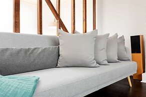 Bright Maida Vale Apartment