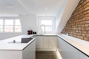 Bright Maida Vale Apartment