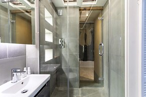 Bright Maida Vale Apartment