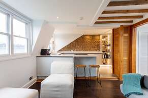 Bright Maida Vale Apartment