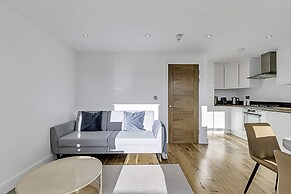 Chic Chiswick Apartment