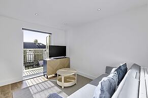 Chic Chiswick Apartment