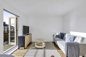Chic Chiswick Apartment