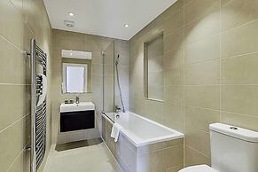 Chic Chiswick Apartment