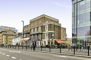 Chic Chiswick Apartment