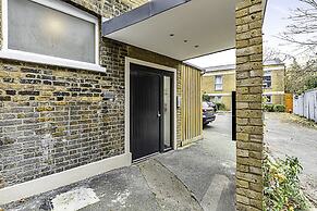 Chic Chiswick Apartment