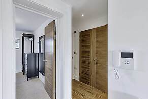 Chic Chiswick Apartment