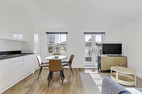 Chic Chiswick Apartment