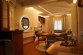 Daphne Luxury Apartment