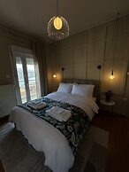 Daphne Luxury Apartment