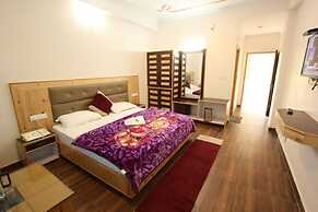 Goroomgo Hotel Saras Manali